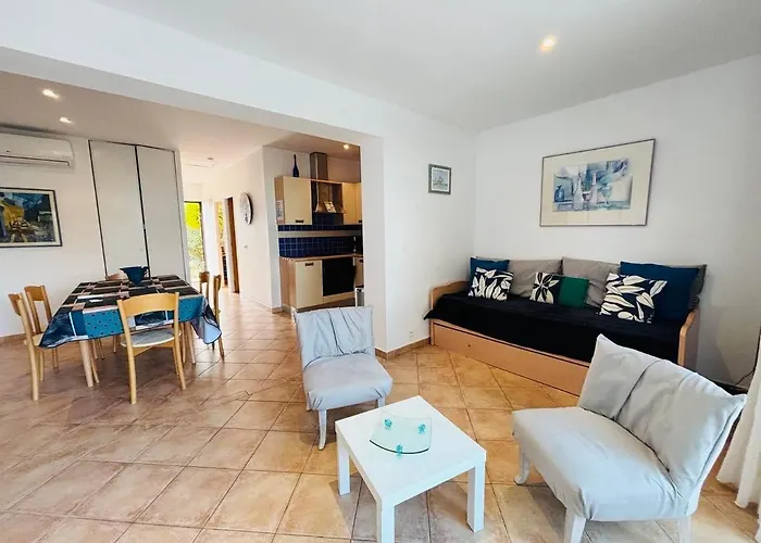 Boug 27 Apartment *